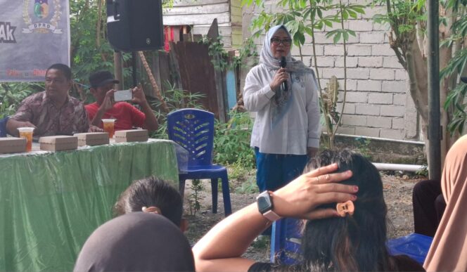 
					Anggota Dewan Perwakilan Rakyat Daerah (DPRD) Kota Palu dari Fraksi Partai Demokrat, Rezki Hardianti Ramadani, menggelar Reses Masa Persidangan Caturwulan III Tahun Sidang 2025 di Jalan Kancil, Kelurahan Tatura Selatan, Kecamatan Palu Selatan, (Foto: Istimewa)