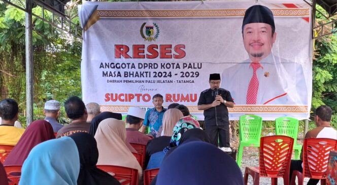 
					Anggota Dewan Perwakilan Rakyat Daerah (DPRD) Kota Palu, Sucipto S Rumu, melaksanakan kegiatan Reses Caturwulan III di Jalan Agatis, Kelurahan Nunu, Kecamatan Tatanga, (Foto: Istimewa)