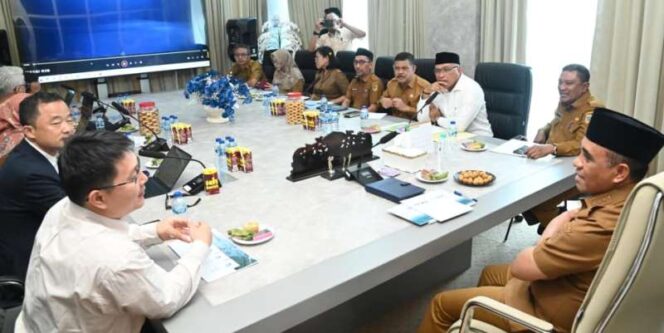 
					PT. Befar Evergreen Industri audiensi bersama Gubernur Sulteng, H. Anwar Hafid, di ruang kerja gubernur, (Foto: Istimewa)