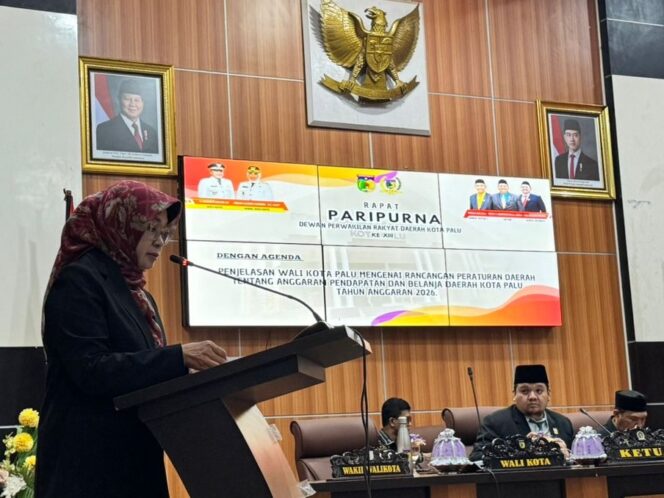 
					Asisten Administrasi Umum Setda Kota Palu, Eka Komalasari, dalam sidang paripurna DPRD Kota Palu. (Foto: Istimewa)