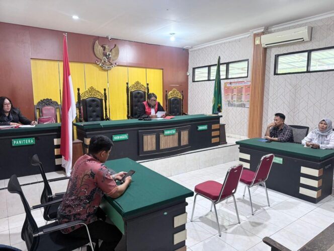 
					Sidang praperadilan terkait dugaan pencemaran nama baik melalui media elektronik dengan termohon Kapolri. (Foto Istimewa)
