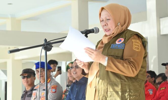 
					wagub-reny-kWakil Gubernur Sulteng, dr. Reny A. Lamadjido, Sp.PK., M.Kes., memimpin Apel Kesiapsiagaan Bencana Hidrometeorologi serta Pengamanan Natal 2025 dan Tahun Baru 2026, di Lapangan Pogombo. (Foto: Istimewa)