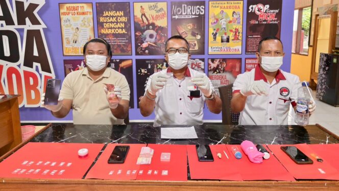 
					Satuan Reserse Narkoba (Satresnarkoba) Polres Morowali Utara Kembali Mengungkap Kasus Peredaran Narkotika. (Foto: Istimewa)