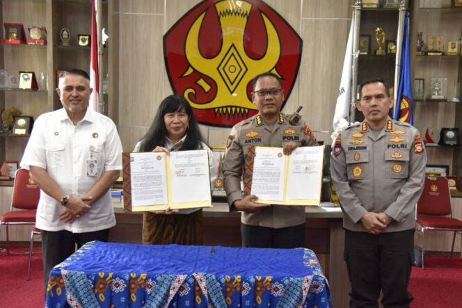 
					Universitas Tadulako Melakukan Penandatanganan Perjanjian Kerjasama (PKS) Dengan Polda Sulawesi Tengah. (Foto: Istimewa0