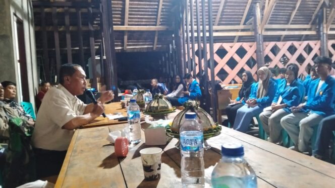 
					Wakil Rektor Bidang Kemahasiswaan dan Alumni Untad, Dr. Ir. Sagaf, M.P. Membuka Kegiatan LKMM Pra Dasar Di D’Marantale. (Foto: Istimewa)