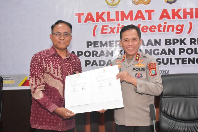 
					Kepala Kepolisian Daerah (Kapolda) Sulawesi Tengah (Sulteng), Irjen Pol Dr Endi Sutendi sambutan dalam kegiatan Exit Meeting Penutupan Pemeriksaan Laporan Keuangan Polri Tahun Anggaran (T.A) 2025 oleh Badan Pemeriksa Keuangan (BPK) Republik Indonesia (RI). (Foto: Istimewa)