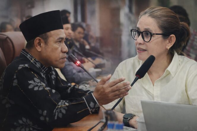 
					etua Satgas PKA Sulteng, Eva S Bande (kanan) dan Ketua Fraksi PKB DPRD Palu, H. Nanang (kiri). (Foto: Istimewa)