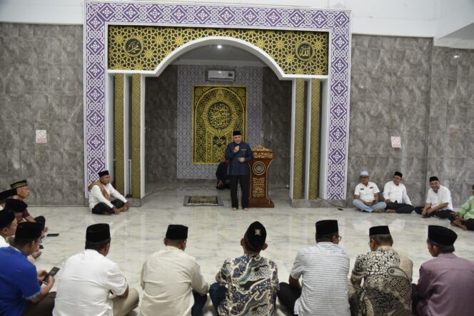 
					Rektor Universitas Tadulako Memberikan Sambutan Pada Kegiatan Buka Puasa Bersama Universitas Tadulako. (Foto: Istimewa)