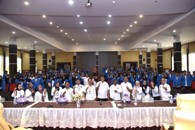
					Wakil Rektor Bidang Keuangan dan Umum Membuka Kegiatan KKN Angkatan 115 Universitas Tadulako. (Foto: Istimewa)