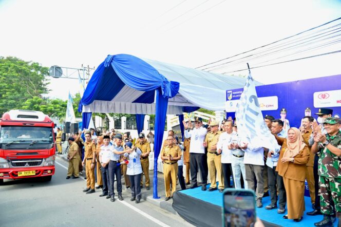 
					Wakil Gubernur Sulawesi Tengah (Sulteng), dr. Reny A. Lamadjido, Sp.PK., M.Kes., secara resmi melepas peserta program Berani Mudik Gratis Ramadan 1447 Hijriah dan Libur Hari Raya Idulfitri 2026. (Foto: Istimewa)