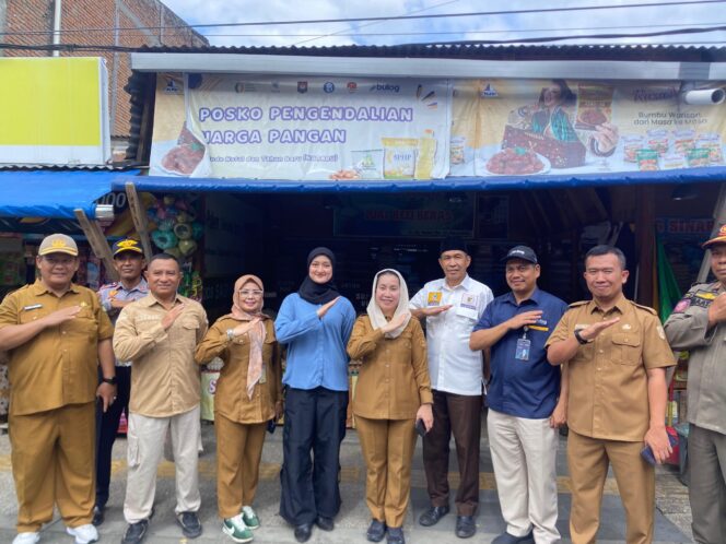 
					Wakil Walikota Bersama Wakil Ketua DPRD Kota Palu dalam Sidak Di Pasar Masomba. (Foto: Istimewa)