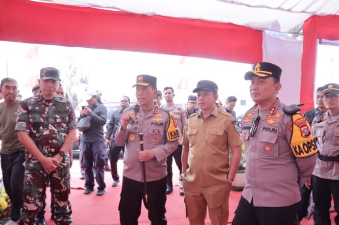 
					Kepala Kepolisian Daerah (Kapolda) Sulawesi Tengah, Irjen Pol Dr. Endi Sutendi, melakukan pengecekan Pos Terpadu dan Pos Pelayanan dalam rangka Operasi Ketupat Tinombala 2026 di wilayah hukum Polres Morowali. (Foto: Istimewa)