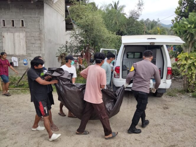 
					Warga Dusun Siantas, Desa Tovalo, Kecamatan Kasimbar, Kabupaten Parigi Moutong Digegerkan Dengan Penemuan Sesosok Pria Yang Ditemukan Meninggal Dunia Dalam Kondisi Membusuk Di Dalam Rumahnya. (Foto: Istimewa)