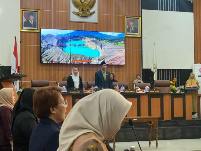 
					Pemerintah Kota Palu secara resmi menyampaikan Laporan Keterangan Pertanggungjawaban (LKPJ) Wali Kota Tahun Anggaran 2025 kepada DPRD Kota Palu dalam rapat paripurna yang digelar di ruang sidang utama DPRD Kota Palu. (Foto: Karama.id)