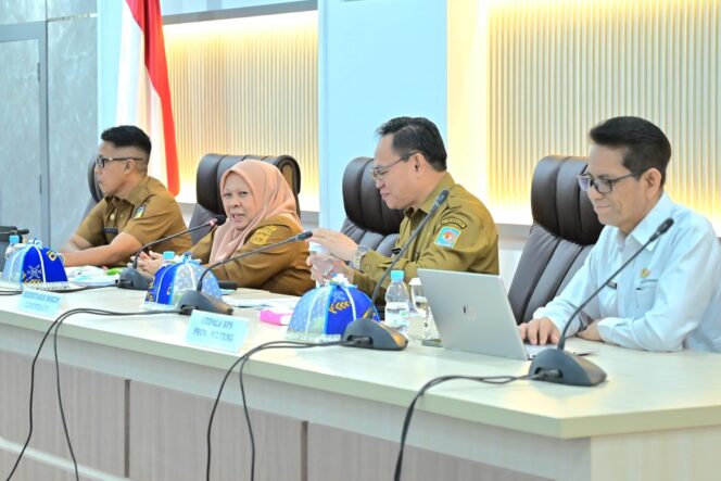 
					Wakil Gubernur Sulawesi Tengah, Reny A. Lamadjido, mengikuti Zoom Meeting Validasi Lapangan Apresiasi Kinerja Pemerintah Daerah oleh Kementerian Dalam Negeri Republik Indonesia. (Foto: Istimewa)