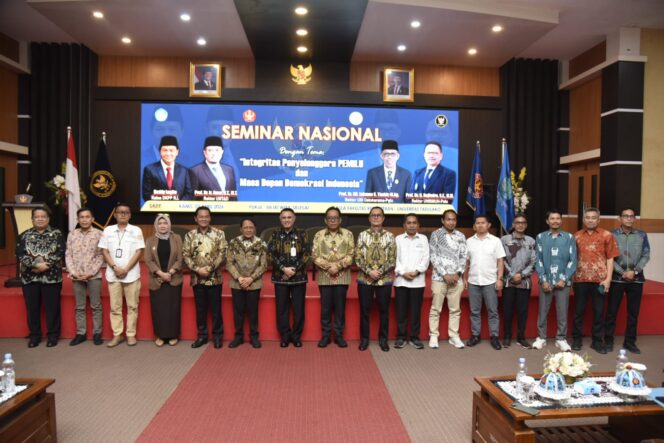 
					Dewan Kehormatan Penyelenggara Pemilu (DKPP) Republik Indonesia bekerja sama dengan Universitas Tadulako (Untad) menggelar seminar nasional. (Foto: Istimewa)