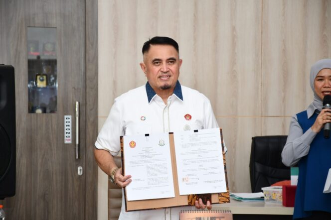 
					Universitas Tadulako menjalin kerja sama strategis dengan Kejaksaan Tinggi Sulawesi Utara melalui penandatanganan Nota Kesepahaman (MoU) yang dilaksanakan secara daring. (Foto: Istimewa)