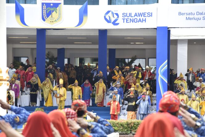
					Gubernur Sulawesi Tengah (Sulteng) Dr. Anwar Hafid, M.Si. Menjadi Inspektur Upacara HUT Ke 62 Sulteng. (Foto: Karama.id)