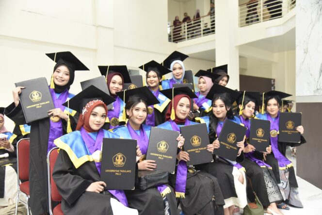 
					Wisudawan Universitas Tadulako (Untad). (Foto: Istimewa)