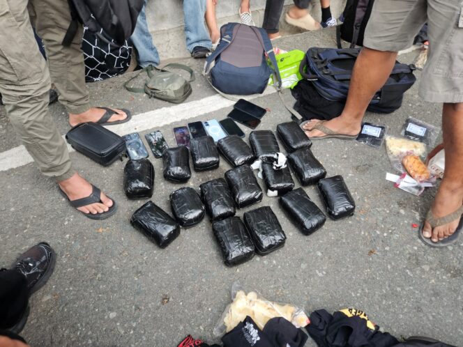 
					Direktorat Reserse Narkoba Polda Sulawesi Tengah berhasil mengungkap kasus peredaran narkotika jenis sabu di Bandara Mutiara SIS Al-Jufri. (Foto: Istimewa)