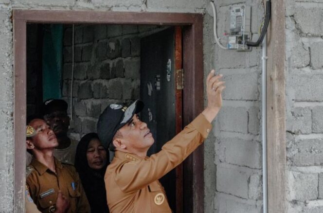 
					Gubernur Sulteng, Anwar Hafid, meluncurkan program BERANI Menyala di Desa Loru, Kecamatan Biromaru, Kabupaten Sigi. (Foto: Istimewa)
