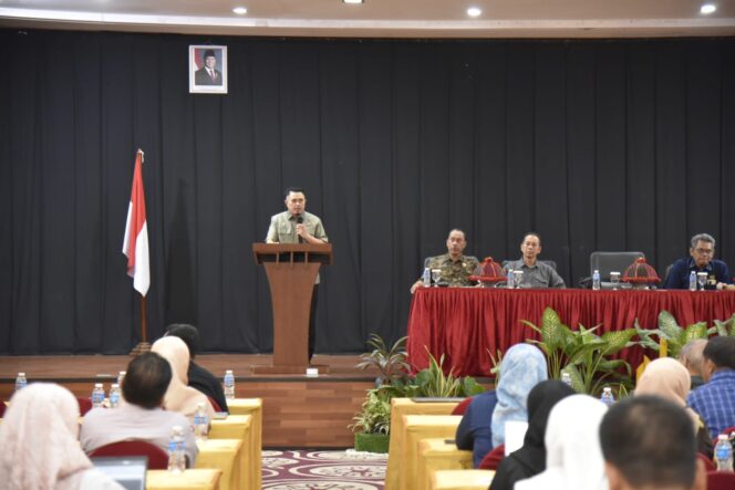 
					Rektor Universitas Tadulako Prof. Dr. Ir. Amar, S.T., M.T., IPU., Asean Eng. Membuka Kegiatan Pemaparan Rencana Kerja dan Anggaran (RKA) Tahun Anggaran 2027. (Foto: Istimewa)