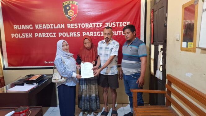 
					Pendekatan humanis kembali ditunjukkan jajaran Polsek Parigi dalam menangani perkara hukum di wilayahnya. Dugaan tindak pidana pencurian yang sempat bergulir di meja penyidik akhirnya diselesaikan melalui mekanisme Restorative Justice (RJ). (Foto: Istimewa)