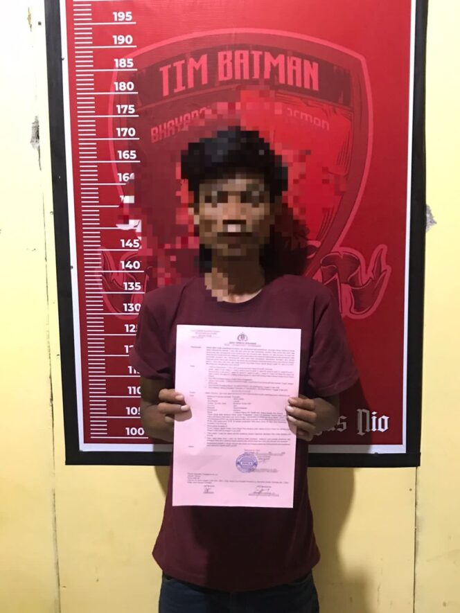 
					Seorang pria berinisial ES (34), warga Kabupaten Pinrang, Sulawesi Selatan, diamankan polisi setelah diduga terlibat kasus penggelapan sepeda motor milik warga di Kecamatan Torue, Kabupaten Parigi Moutong. (Foto: Istimewa)