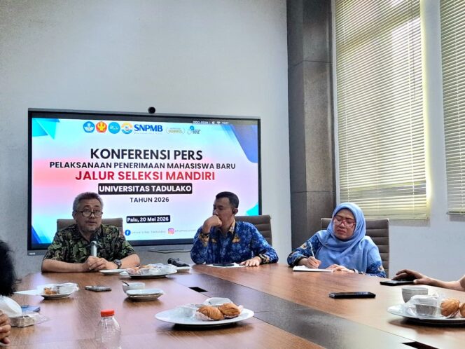 
					Wakil Rektor Bidang Akademik Untad, Prof. Dr. Eng. A. Rusdin, S.T., M.T., M.Sc., memberikan keterangan pers, di Untad. (Foto: Istimewa)