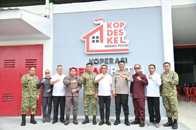 
					Gubernur Sulteng, Anwar Hafid saat menghadiri peluncuran koperasi merah putih,dari Desa Lolu, Kabupaten Sigi. (Foto: Istimewa)