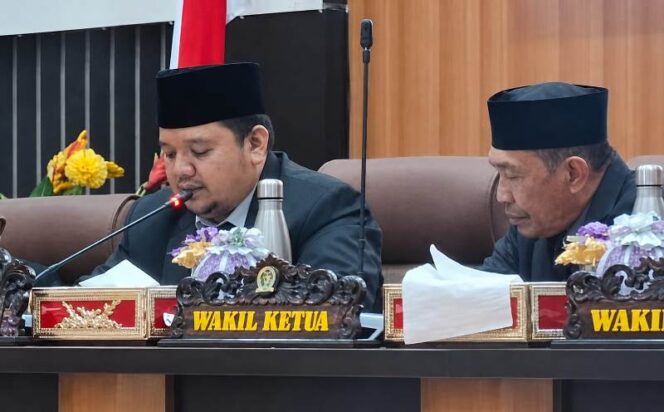 
					Ketua DPRD Kota Palu, Rico A.T Djanggola saat memimpin rapat paripurna penutupan Masa Persidangan Caturwulan I sekaligus pembukaan Masa Persidangan Caturwulan II Tahun 2026 di ruang rapat utama Kantor DPRD Kota Palu. (Foto: Istimewa)