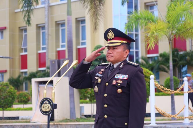 
					Irwasda Polda Sulteng, Kombes Pol Purwanto Puji Sutan, yang mewakili Kapolda Sulteng Brigjen Pol Nasri. Pada kesempatan tersebut, Irwasda membacakan amanat Kepala Badan Pembinaan Ideologi Pancasila (BPIP), Yudian Wahyudi. (Foto: Istimewa)