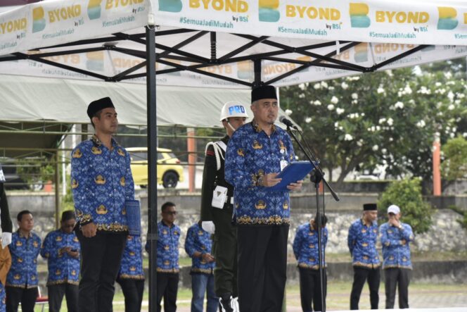
					Rektor Untad, Prof. Dr. Ir. Amar, S.T., M.T., IPU., ASEAN Eng., yang pada kesempatan tersebut membacakan amanat Kepala Badan Pembinaan Ideologi Pancasila (BPIP), Yudian Wahyudi. (Foto: Istimewa)