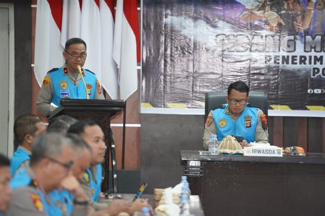 
					Kepala Kepolisian Daerah Sulawesi Tengah (Kapolda Sulteng), Brigjen Pol Nasri, memimpin sidang penentuan peserta yang berhak mengikuti Pemeriksaan Kesehatan (Rikkes) Tahap II dalam rangka Penerimaan Terpadu Anggota Polri Tahun Anggaran 2026 di Aula Rupatama Lantai II Polda Sulteng. (Foto: Istimewa)