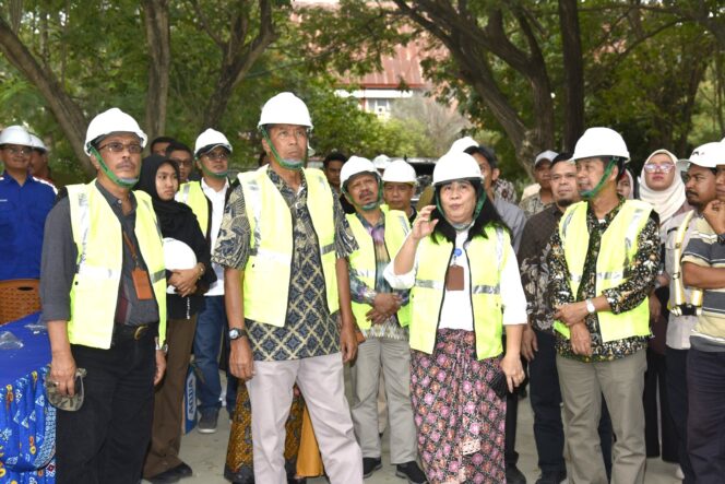 
					Wakil Menteri Pendidikan Tinggi, Sains, dan Teknologi (Wamendiktisaintek) RI, Prof. Dr. Fauzan, M.Pd. Saat Meninjau Kondisi Kampus Pascagempa Sekaligus Perkembangan Pembangunan Nalodo Research Center. (Foto: Istimewa)