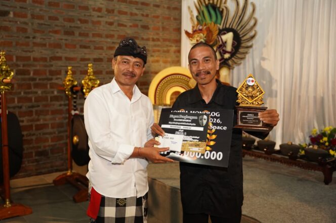 
					Muhammad Syafaat, kembali mengharumkan nama kampus di tingkat nasional. Ia berhasil meraih Juara II dalam Lomba Monolog Nasional yang diselenggarakan oleh Tegal Mengkep Artspace di Kabupaten Tabanan, Bali, (Foto: Istimewa)
