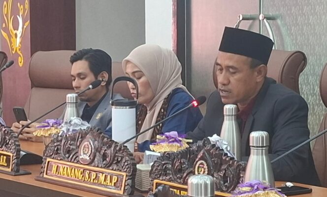 
					Juru Bicara Fraksi, H. Nanang, Dalam Rapat Paripurna DPRD Kota Palu Yang Digelar di Ruang Sidang Utama DPRD. (Foto: Istimewa)