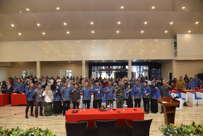 
					Foto Bersama Kegiatan ToT PKKMB Untad Tahun 2026. (Foto: Istimewa)