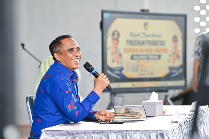 
					Gubernur Sulteng Dr. H. Anwar Hafid, M.Si. Memimpin Rapat Koordinasi Program Prioritas Gubernur dan Wakil Gubernur Sulteng yang berlangsung di Aula SMA Negeri 1 Bungku Tengah, Kabupaten Morowali, (Foto: Istimewa)