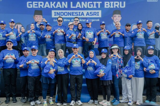 
					Ketua DPD Partai Demokrat Sulawesi Tengah (Sulteng), Dr. Anwar Hafid, M.Si. Bersama Ribuan kader, simpatisan, dan masyarakat memadati Anjungan Pantai Matano, Kecamatan Bungku Tengah, Kabupaten Morowali. (Foto: Istimewa)