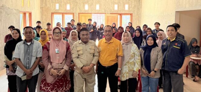 
					Wakil Rektor Bidang Kemahasiswaan dan Alumni Untad, Dr. Ir. Sagaf, M.P. Menjadi Narasumber Pada Kegiatan Upaya Percepatan Penurunan Stunting DI Desa Bale. (Foto: Istimewa)