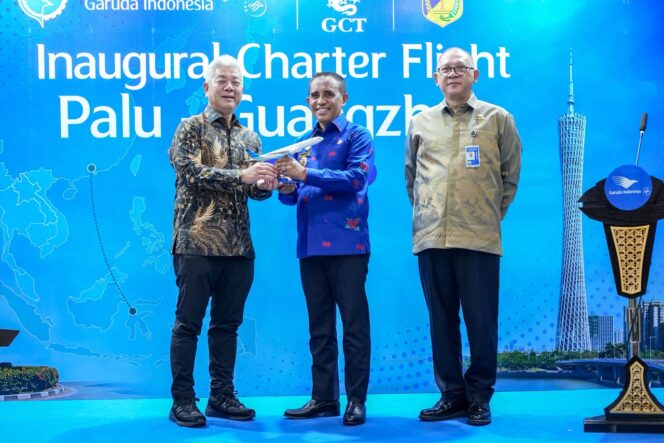 
					Gubernur Sulteng , Dr. H. Anwar Hafid, M.Si. Menandai Operasional Perdana Bandara Internasional Mutiara Sis Al-Jufri Sebagai Bandara Internasional Sejak Ditetapkan Pemerintah Pada Tahun 2025. (Foto: Istimewa)