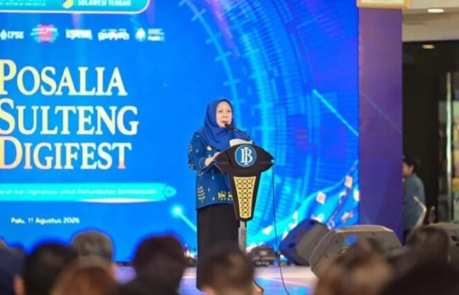 
					Wakil Gubernur Sulawesi Tengah, dr. Reny A. Lamadjido, saat menghadiri Bank Indonesia (BI) Posalia Sulteng Digifest bertema “Akselerasi Ekonomi Daerah dan Digitalisasi untuk Pertumbuhan Berkelanjutan” di Atrium Palu Grand Mall. (Foto: Istimewa)