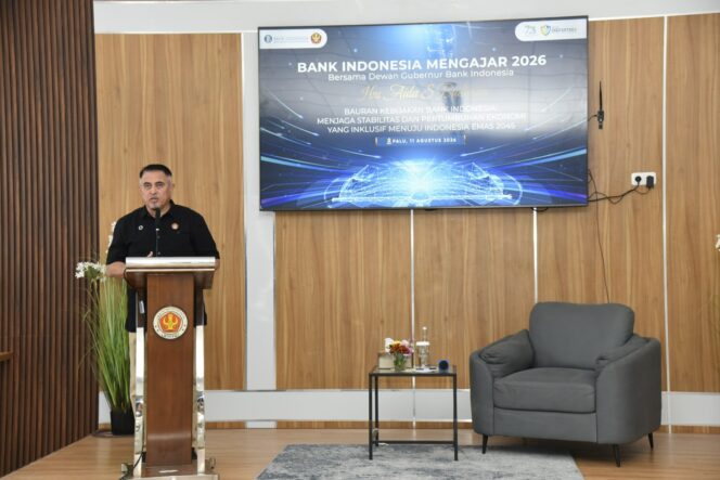 
					Rektor Untad, Prof. Dr. Ir. Amar, S.T., M.T., IPU., ASEAN Eng., Membuka Kegiatan Pelaksanaan Bank Indonesia Mengajar. (Foto: Istimewa)