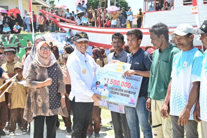 
					Gubernur Sulawesi Tengah, Anwar Hafid, saat menghadiri Upacara Penutupan TMMD ke-123 di wilayah Kodam XXIII/Palaka Wira, Kodim 1311/Morowali. (Foto: Istimewa)