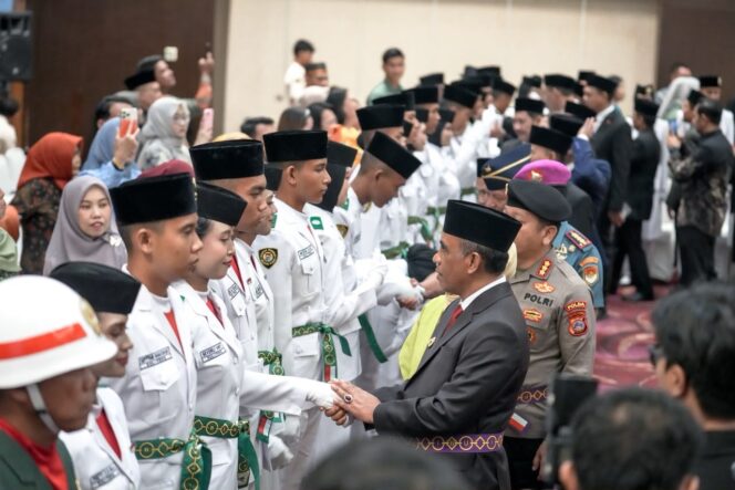 
					Gubernur, Dr. H. Anwar Hafid, M.Si., Mengukuhkan 69 69 putra-putri terbaik dari 13 kabupaten/kota di Sulawesi Tengah resmi dikukuhkan sebagai Pasukan Pengibar Bendera Pusaka (Paskibraka) Tingkat Provinsi Sulawesi Tengah. (Foto: Istimewa)