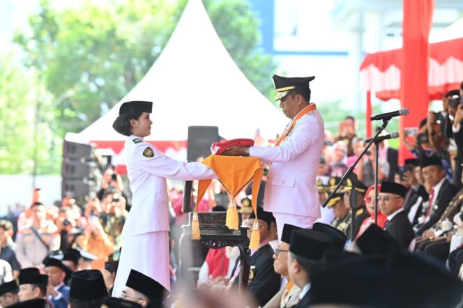 
					Gubernur Sulteng Dr. H. Anwar Hafid, M.Si. selaku Inspektur Upacara. (Foto: Istimewa)