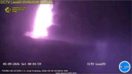 Gunung Anak Krakatau Mengalami Erupsi Dan Mengeluarkan Semburan Lava (Foto: PVMBG)