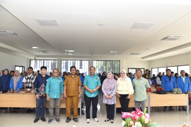 
					Wakil Rektor Bidang Kemahasiswaan dan Alumni Untad, Dr. Ir. Sagaf, M.P. Membuka Kegiatan Untad Digital Career Ready: Pelatihan Teknologi Informasi, Artificial Intelligence (AI), dan Digital Skills bagi Kesiapan Alumni Universitas Tadulako Tahun 2026. (Foto: Istimewa)