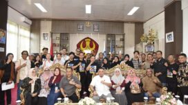 Rektor Untad Melepas Mahasiswa Ke Dua Ajang Lomba Nasional. (Foto: Istimewa)